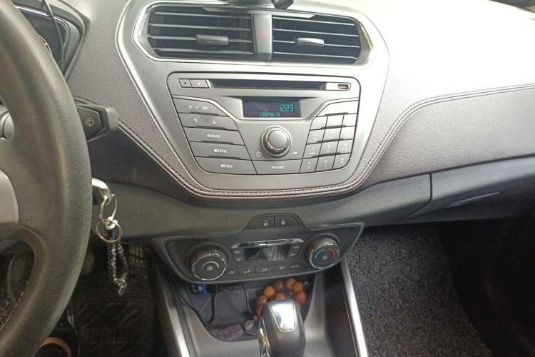 Used Ford Escort 2015 1.5L Automatic Fashion Model Audio And AC Panel