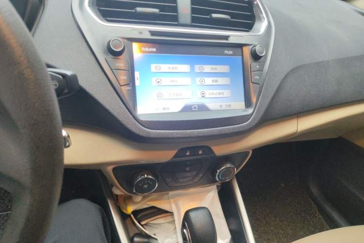 Used Ford Escort 2015 1.5L Automatic Comfort Edition Audio And AC Panel