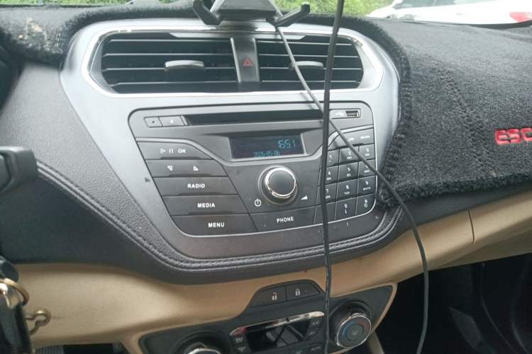 Used Ford Escort 2015 1.5L Automatic Fashion Model Audio And AC Panel