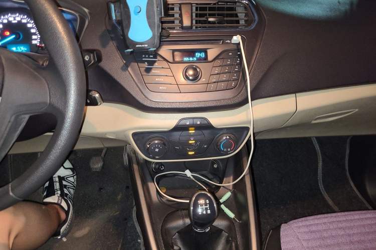 Used Ford Escort 2015 1.5L Manual Comfort Model Audio And AC Panel