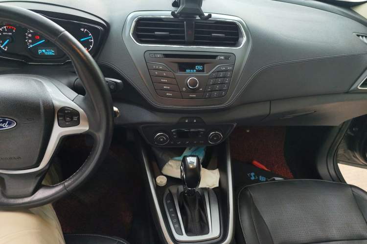 Used Ford Escort 2015 1.5L Automatic Fashion Model Audio And AC Panel