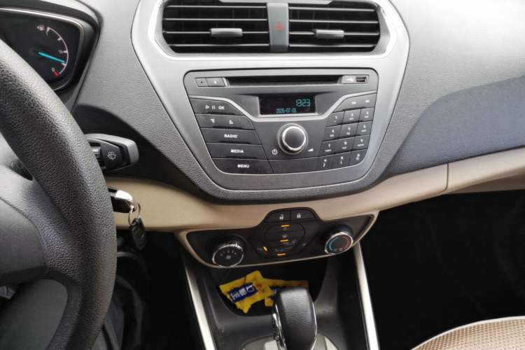 Used Ford Escort 2015 1.5L Automatic Comfort Edition Audio And AC Panel