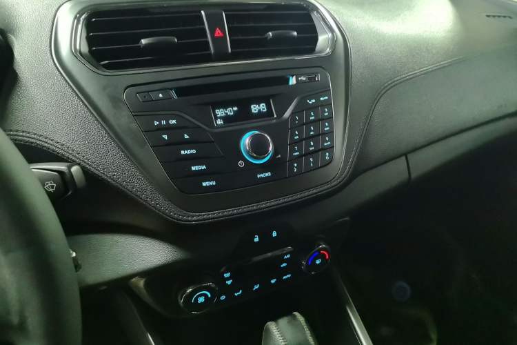 Used Ford Escort 2015 1.5L Automatic Fashion Model Audio And AC Panel