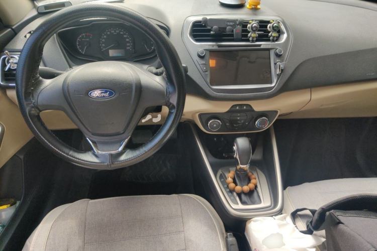 Used Ford Escort 2015 1.5L Automatic Comfort Edition Center Console