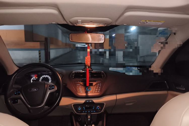 Used Ford Escort 2015 1.5L Automatic Fashion Model Center Console