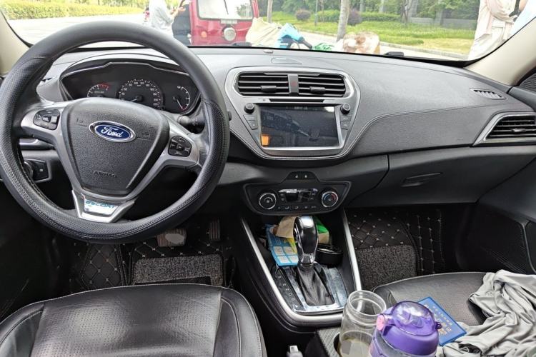 Used Ford Escort 2015 1.5L Automatic Fashion Model Center Console