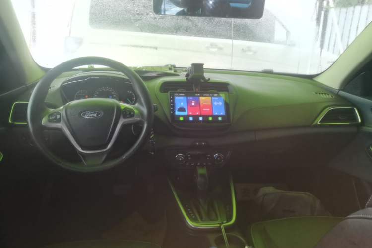 Used Ford Escort 2015 1.5L Automatic Fashion Model Center Console