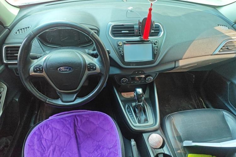 Used Ford Escort 2015 1.5L Automatic Fashion Model Center Console