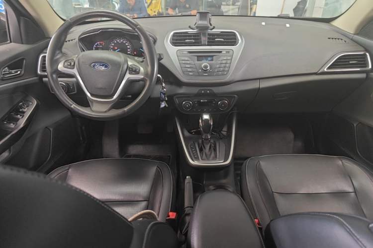 Used Ford Escort 2015 1.5L Automatic Comfort Edition Center Console
