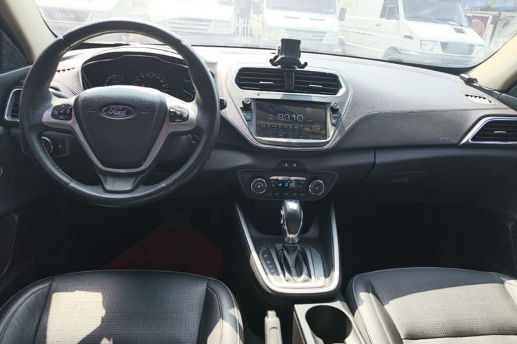 Used Ford Escort 2015 1.5L Automatic Fashion Model Center Console
