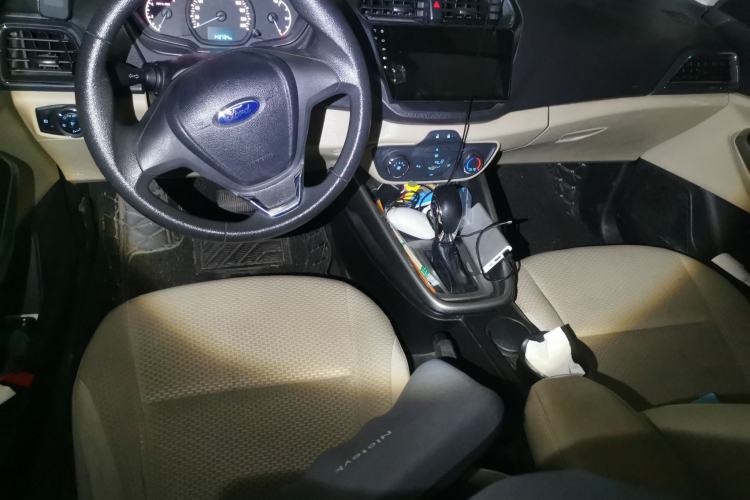 Used Ford Escort 2015 1.5L Automatic Comfort Edition Center Console