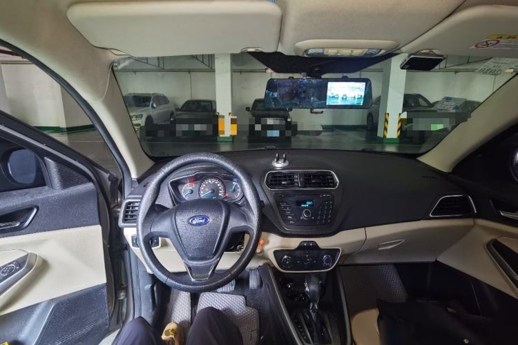Used Ford Escort 2015 1.5L Automatic Fashion Model Center Console