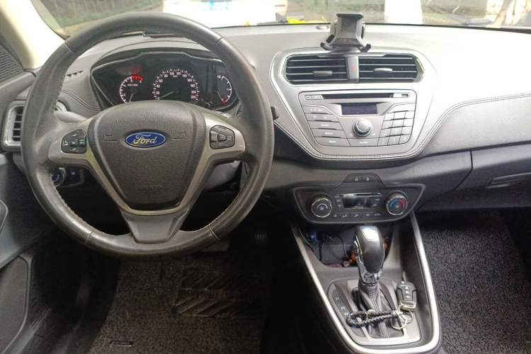 Used Ford Escort 2015 1.5L Automatic Fashion Model Center Console
