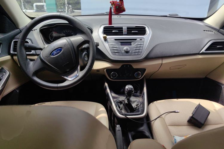 Used Ford Escort 2015 1.5L Manual Comfort Model Center Console