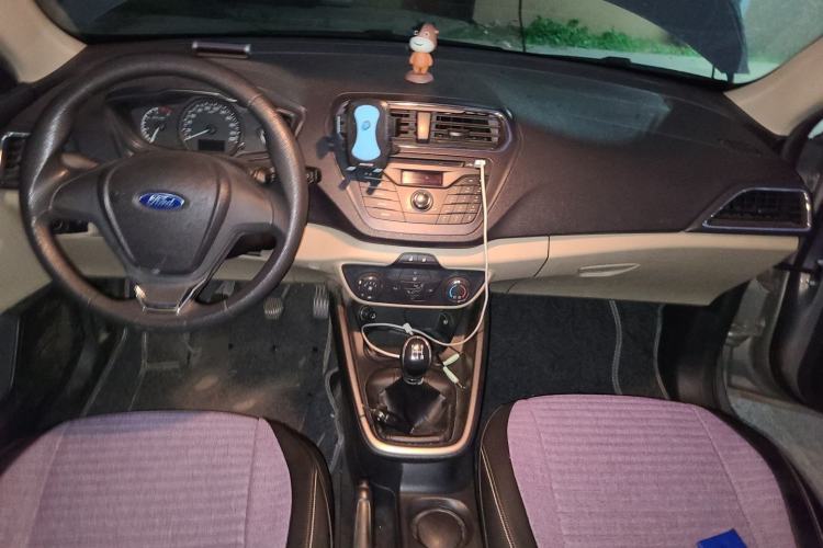 Used Ford Escort 2015 1.5L Manual Comfort Model Center Console