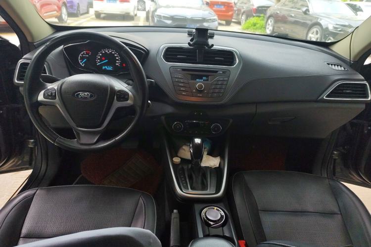 Used Ford Escort 2015 1.5L Automatic Fashion Model Center Console