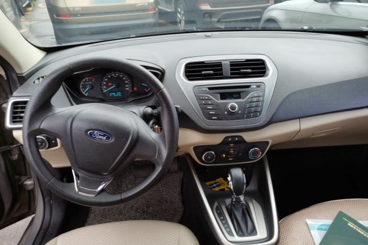 Used Ford Escort 2015 1.5L Automatic Comfort Edition Center Console