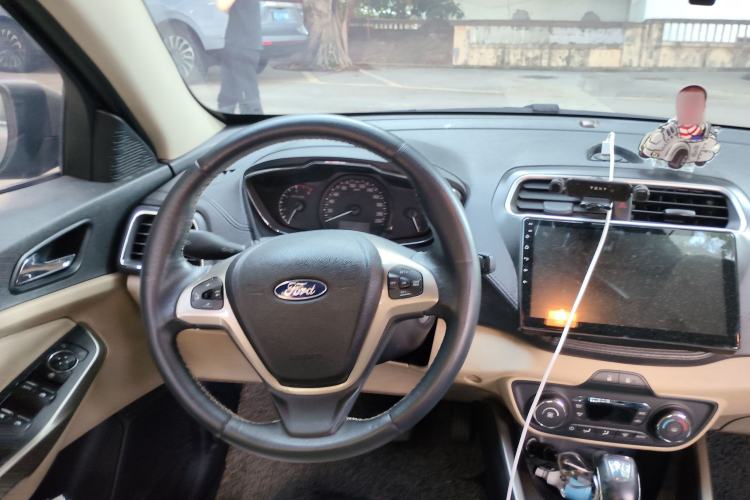 Used Ford Escort 2015 1.5L Automatic Fashion Model Center Console