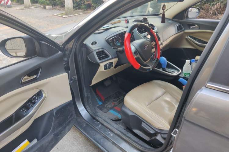 Used Ford Escort 2015 1.5L Automatic Fashion Model Driver Seat