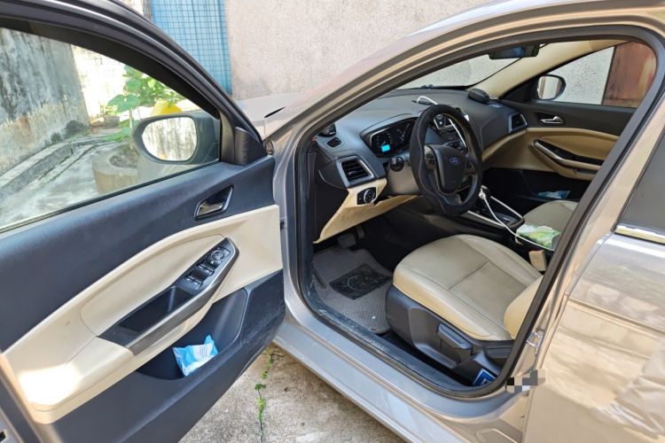 Used Ford Escort 2015 1.5L Automatic Fashion Model Driver Seat
