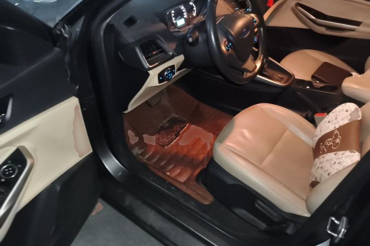 Used Ford Escort 2015 1.5L Automatic Fashion Model Driver Seat
