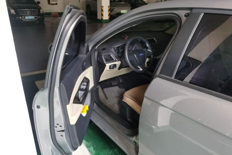 Used Ford Escort 2015 1.5L Automatic Fashion Model Driver Seat