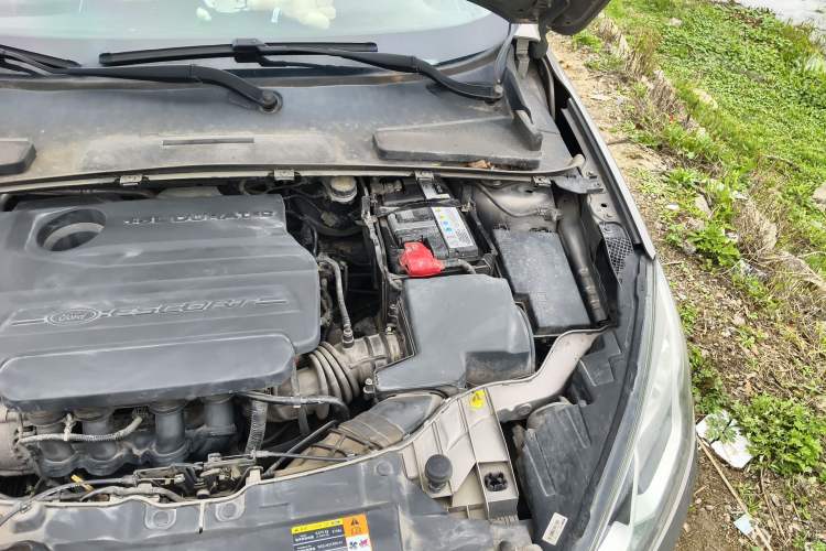 Used Ford Escort 2015 1.5L Manual Comfort Model Engine Bay Left