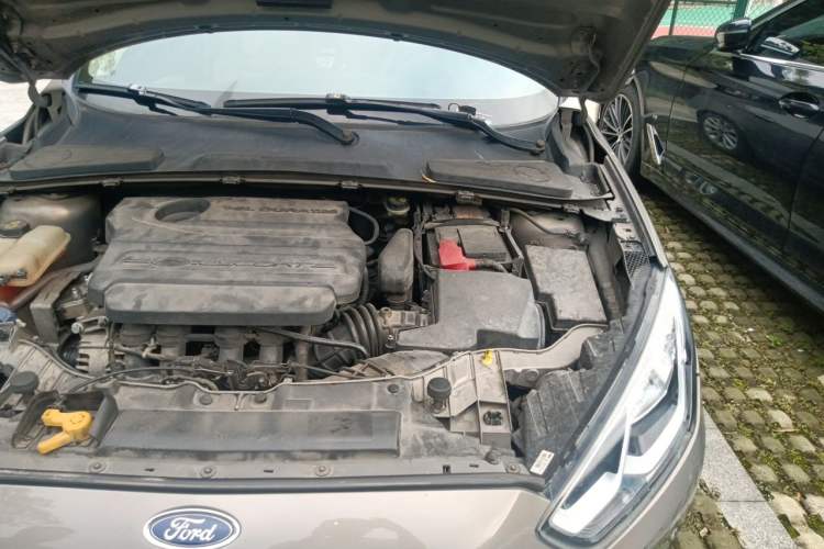 Used Ford Escort 2015 1.5L Automatic Fashion Model Engine Bay Left
