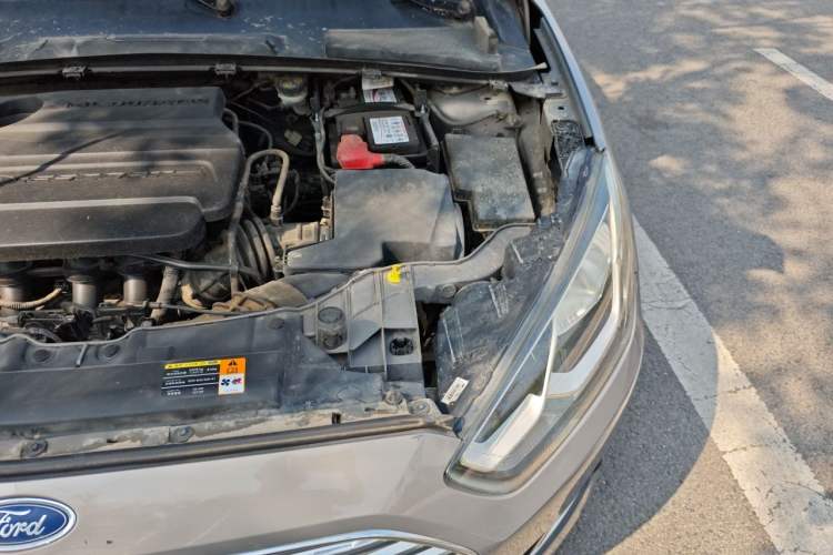 Used Ford Escort 2015 1.5L Manual Fashion Edition Engine Bay Left