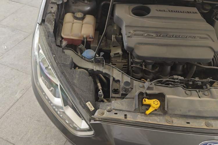 Used Ford Escort 2015 1.5L Automatic Comfort Edition Engine Bay Right