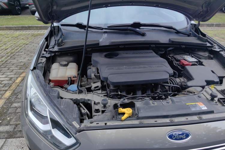 Used Ford Escort 2015 1.5L Manual Comfort Model Engine Bay Right
