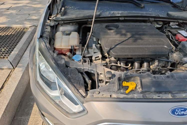 Used Ford Escort 2015 1.5L Manual Fashion Edition Engine Bay Right