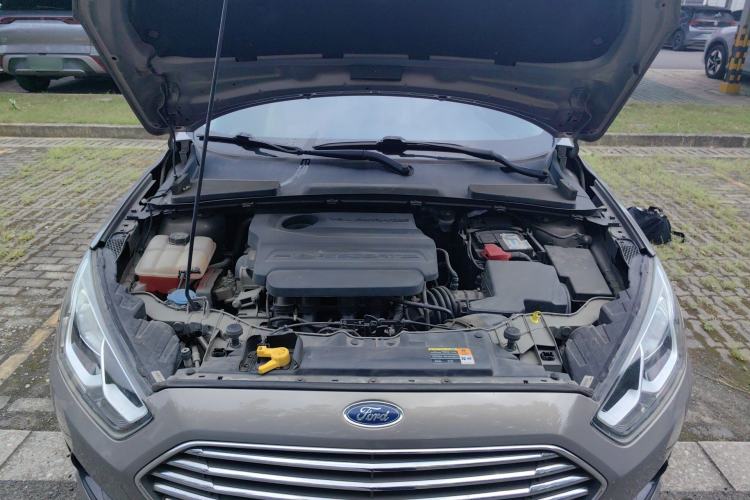 Used Ford Escort 2015 1.5L Manual Comfort Model Engine Bay