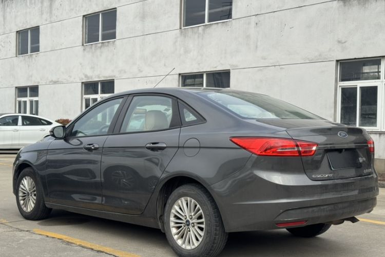 Used Ford Escort 2015 1.5L Automatic Comfort Edition Exterior 2