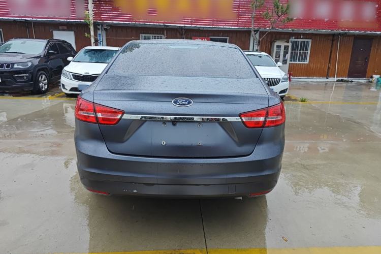 Used Ford Escort 2015 1.5L Automatic Fashion Model Exterior 4