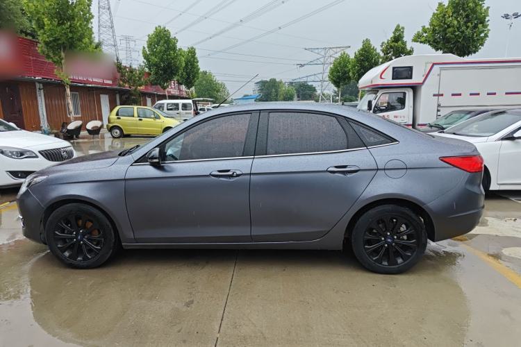 Used Ford Escort 2015 1.5L Automatic Fashion Model Exterior 5