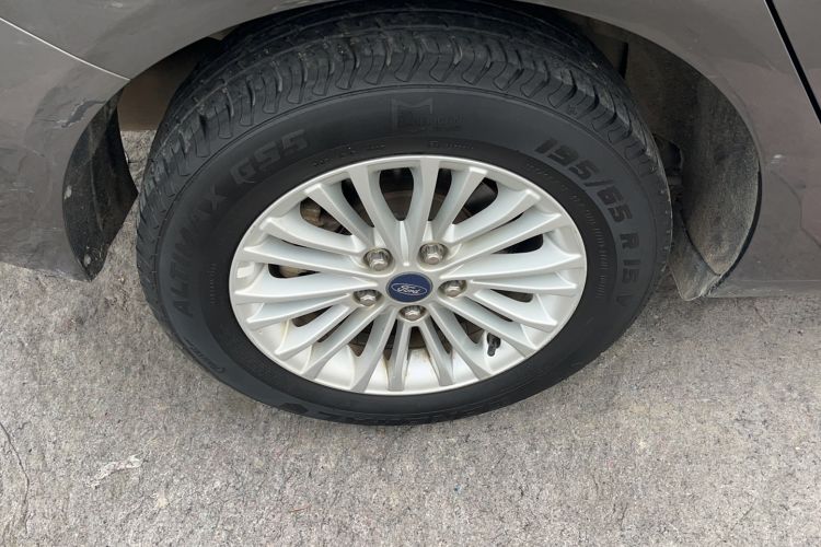 Used Ford Escort 2015 1.5L Automatic Comfort Edition Exterior 5