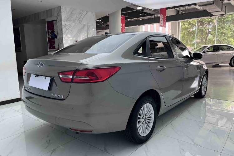 Used Ford Escort 2015 1.5L Automatic Comfort Edition Exterior 6