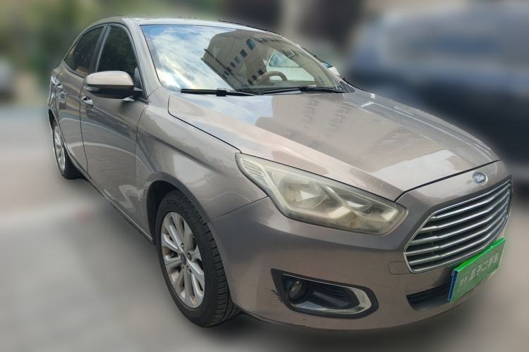 Used Ford Escort 2015 1.5L Automatic Fashion Model Front Right 45 Deg