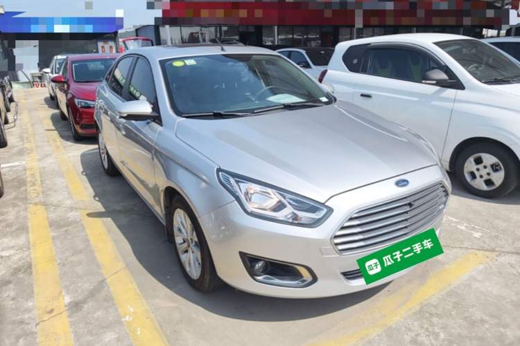 Used Ford Escort 2015 1.5L Automatic Fashion Model Front Right 45 Deg
