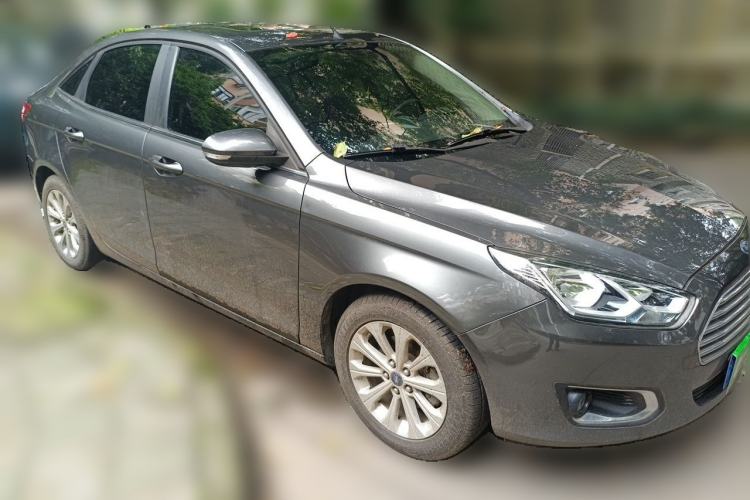 Used Ford Escort 2015 1.5L Automatic Fashion Model Front Right 45 Deg