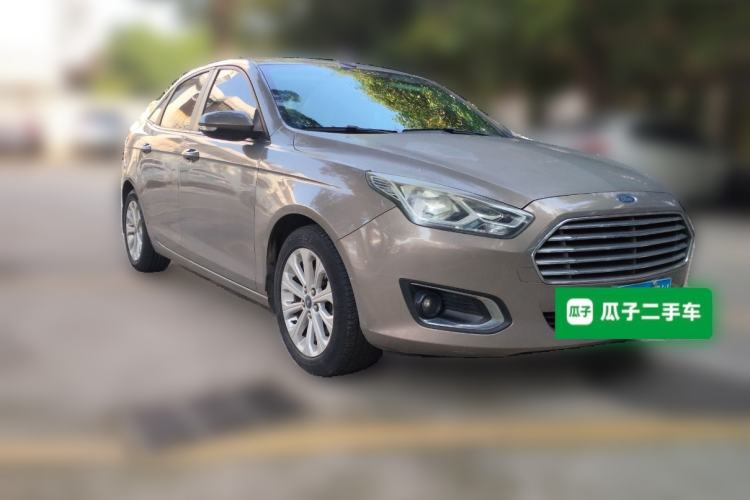Used Ford Escort 2015 1.5L Automatic Fashion Model Front Right 45 Deg
