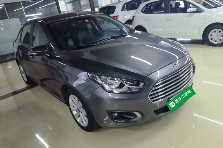 Used Ford Escort 2015 1.5L Automatic Fashion Model Front Right 45 Deg