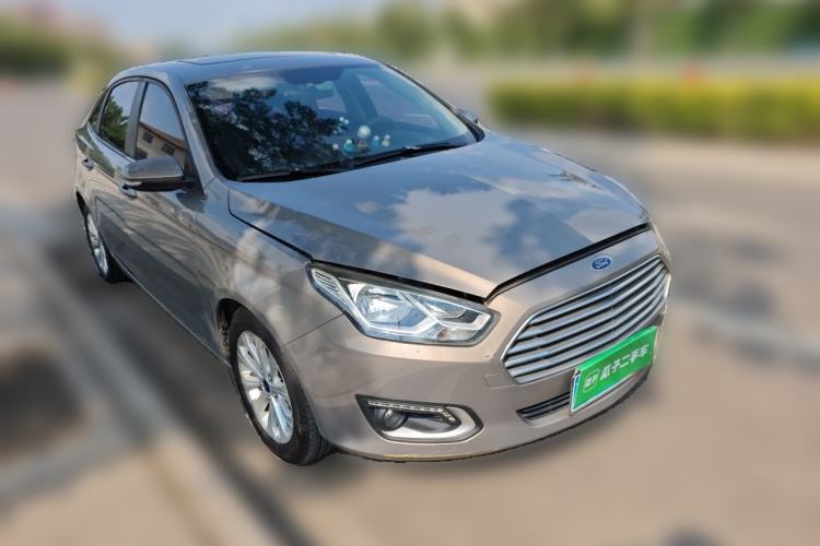 Used Ford Escort 2015 1.5L Manual Fashion Edition Front Right 45 Deg