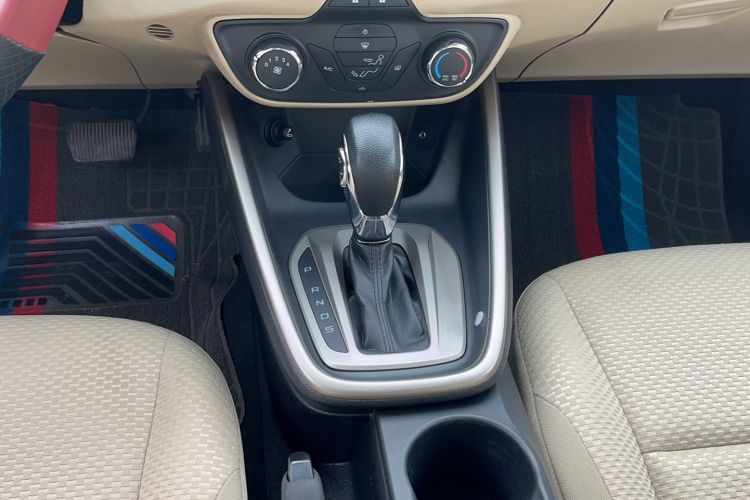 Used Ford Escort 2015 1.5L Automatic Comfort Edition Gear Lever