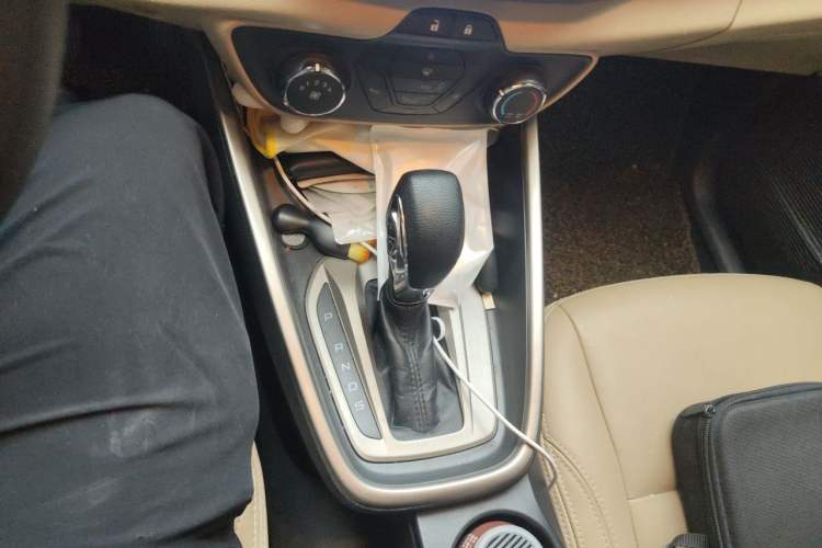 Used Ford Escort 2015 1.5L Automatic Comfort Edition Gear Lever
