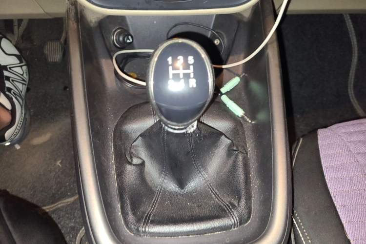 Used Ford Escort 2015 1.5L Manual Comfort Model Gear Lever