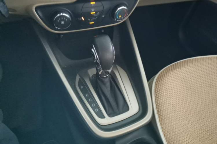 Used Ford Escort 2015 1.5L Automatic Comfort Edition Gear Lever