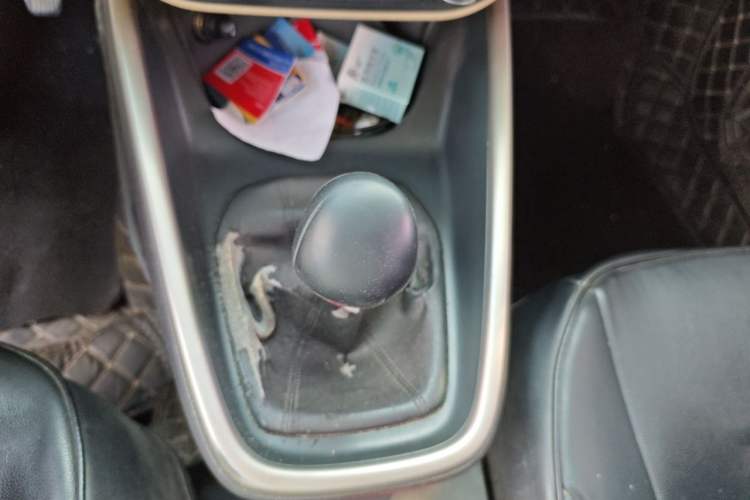 Used Ford Escort 2015 1.5L Manual Fashion Edition Gear Lever