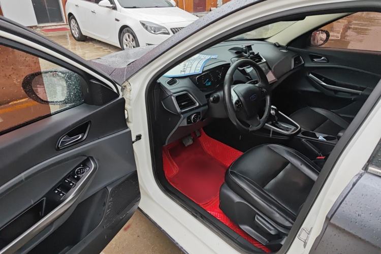 Used Ford Escort 2015 1.5L Automatic Fashion Model Interior 2